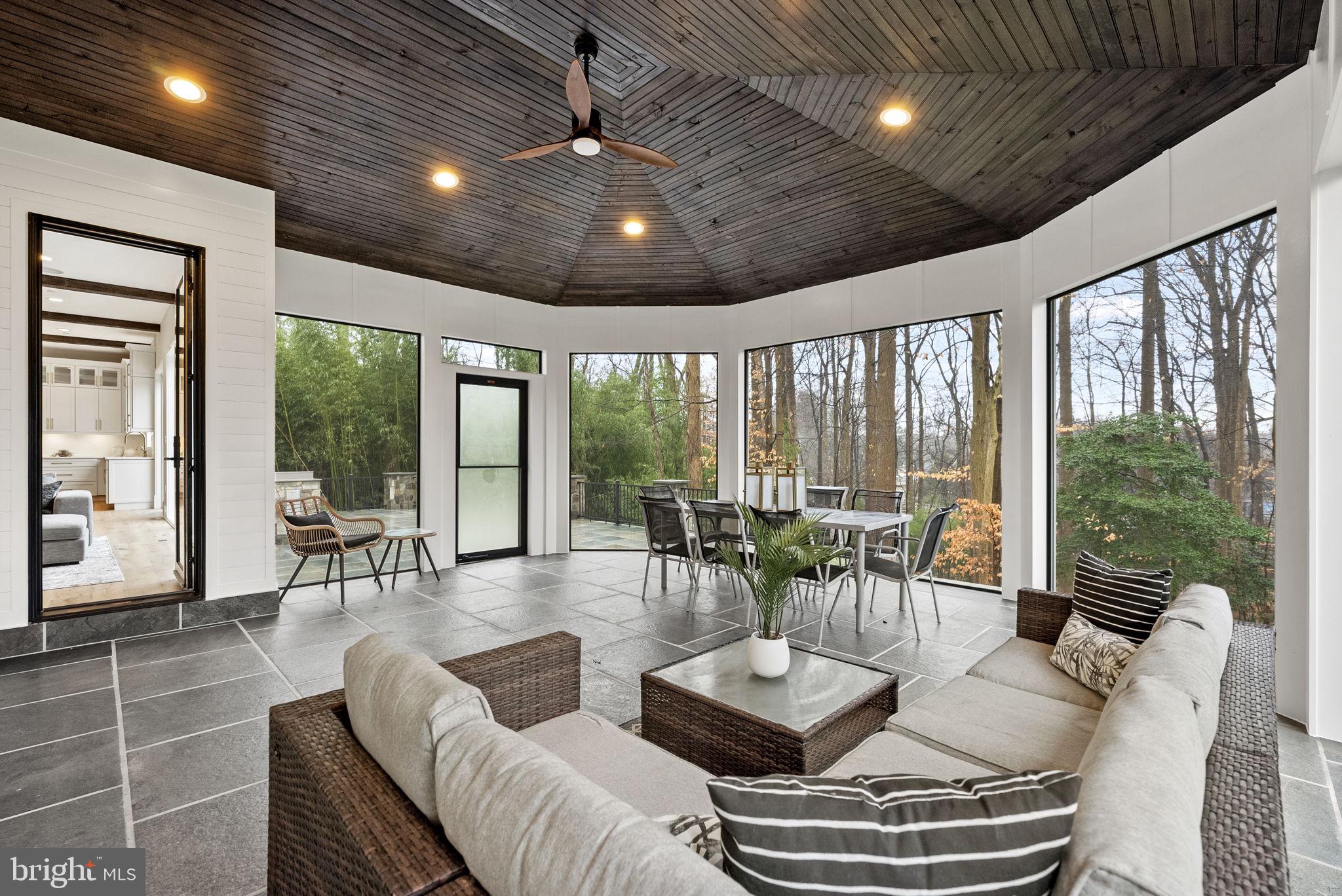 7112 Amy Ln