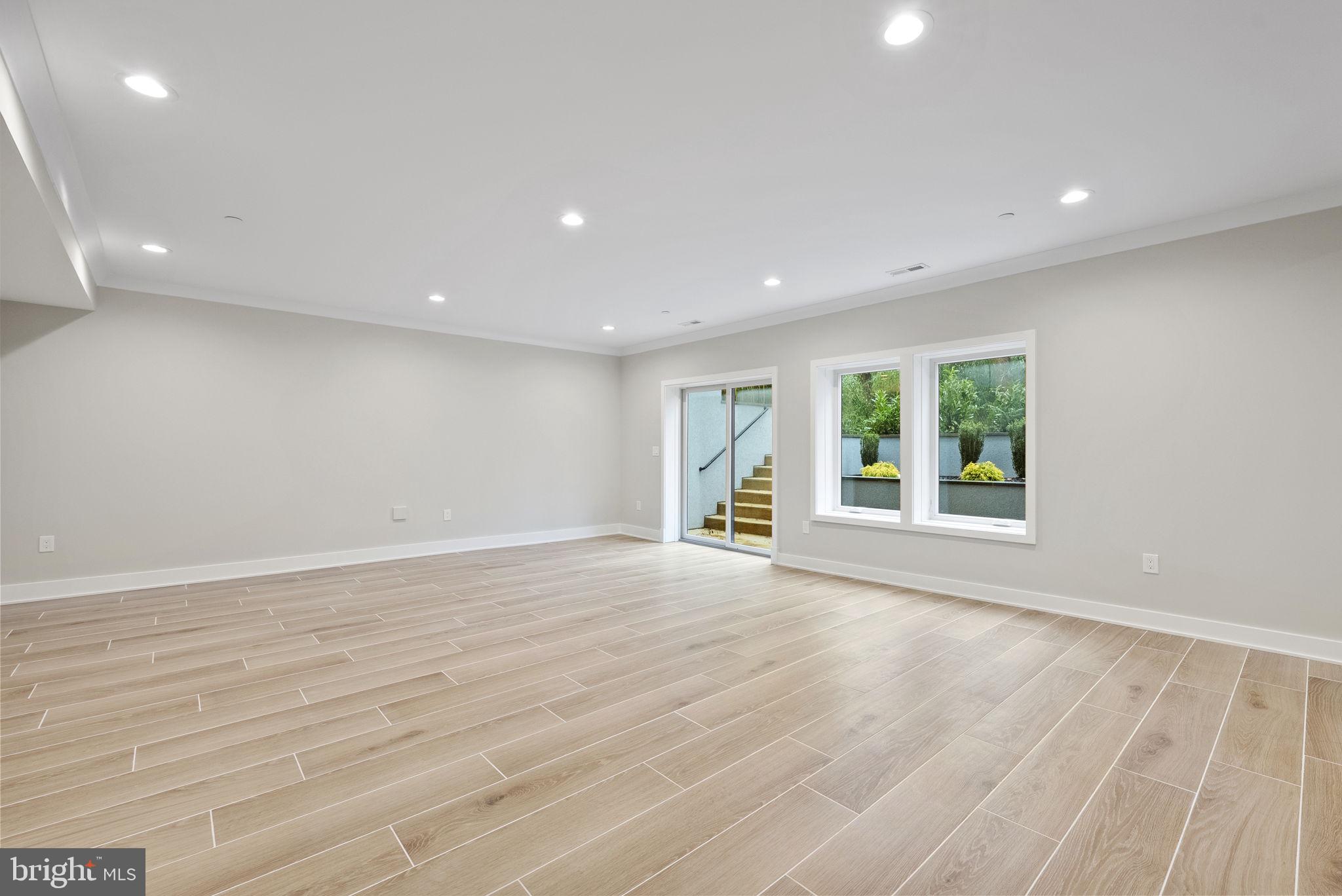 7112 Amy Ln