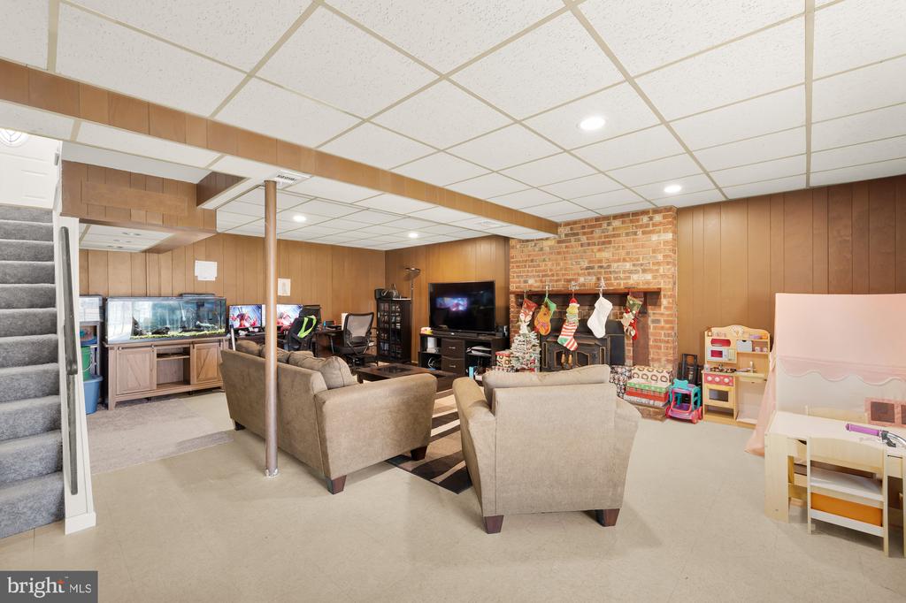 5003 Brimfield Dr