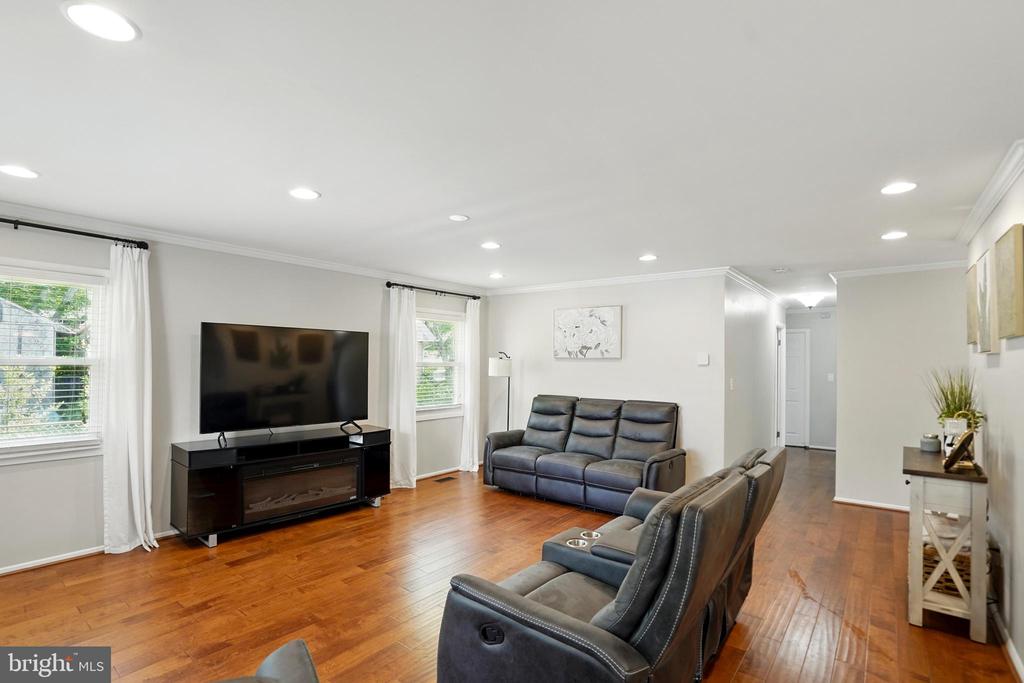 2512 Kitmore Ln