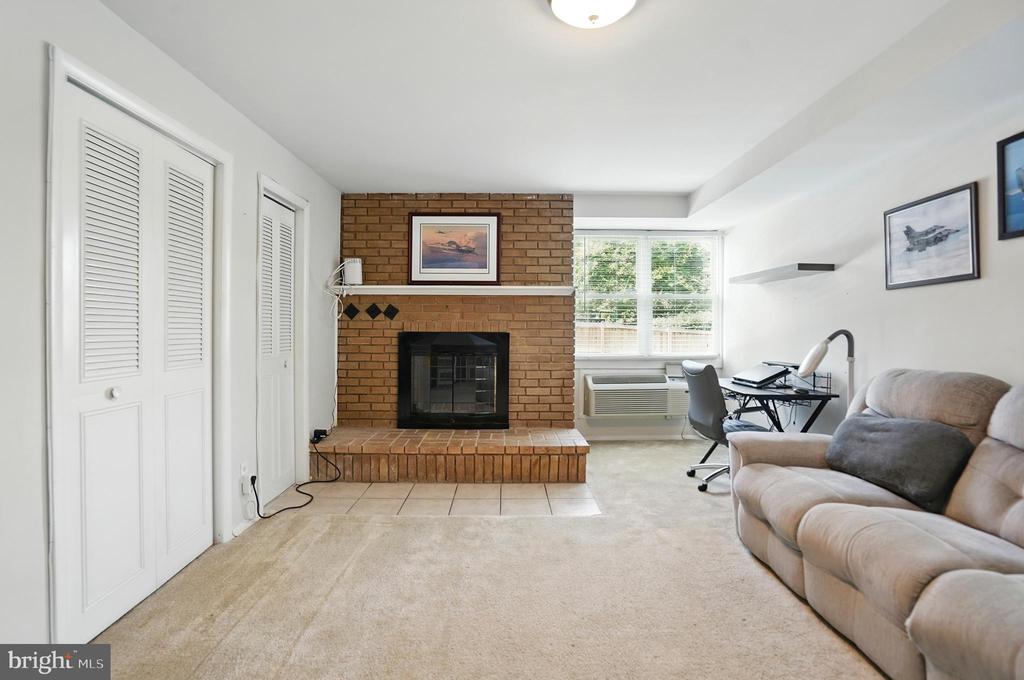 2512 Kitmore Ln