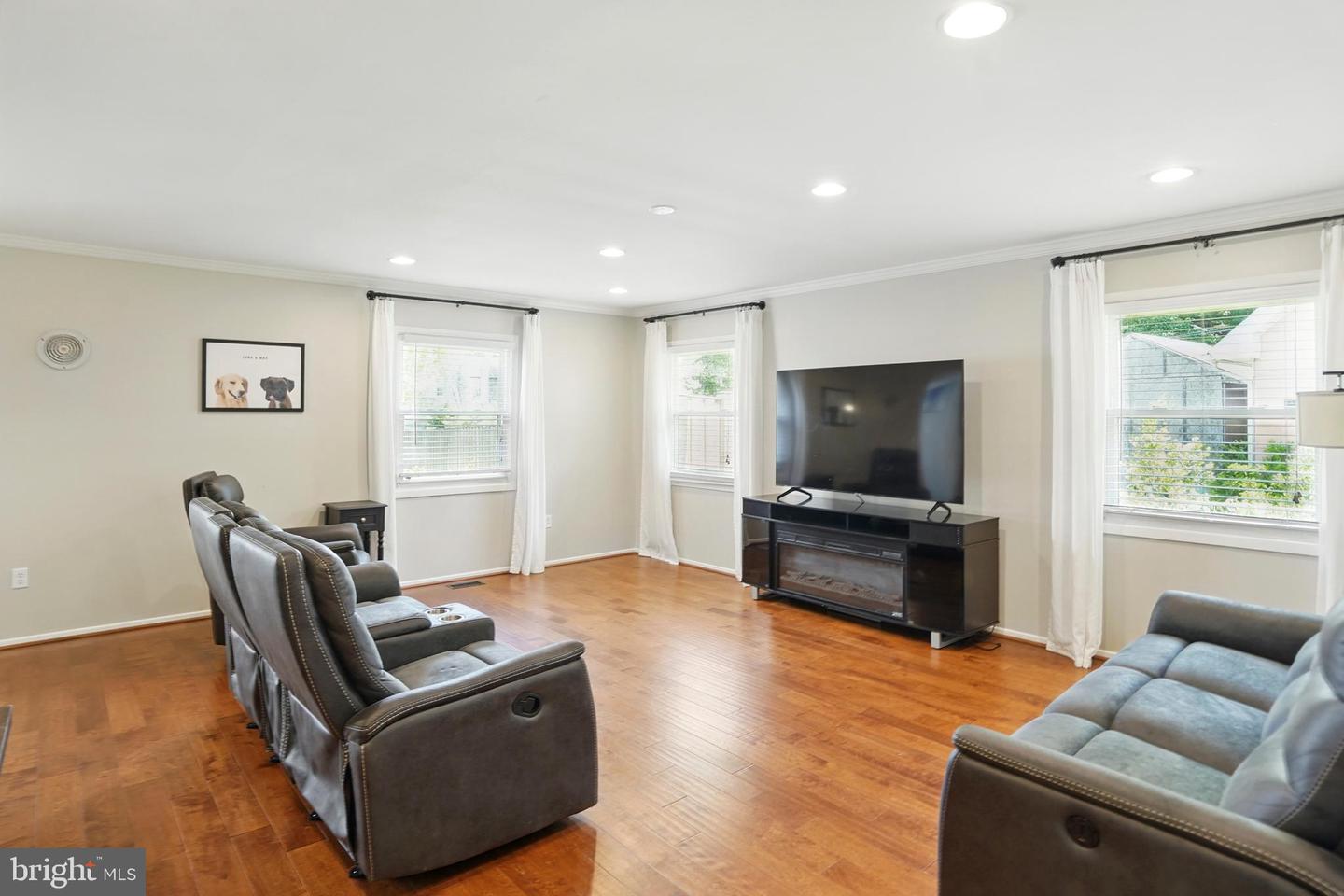 2512 Kitmore Ln