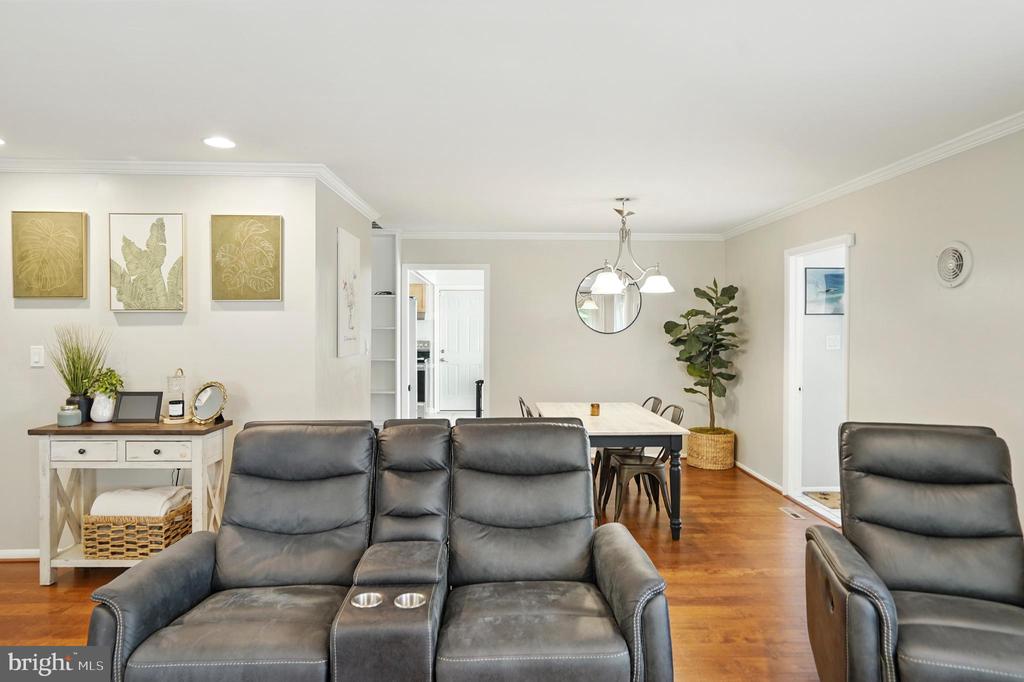 2512 Kitmore Ln