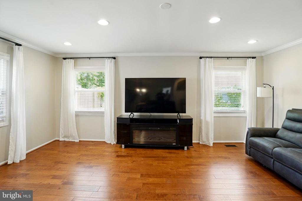 2512 Kitmore Ln