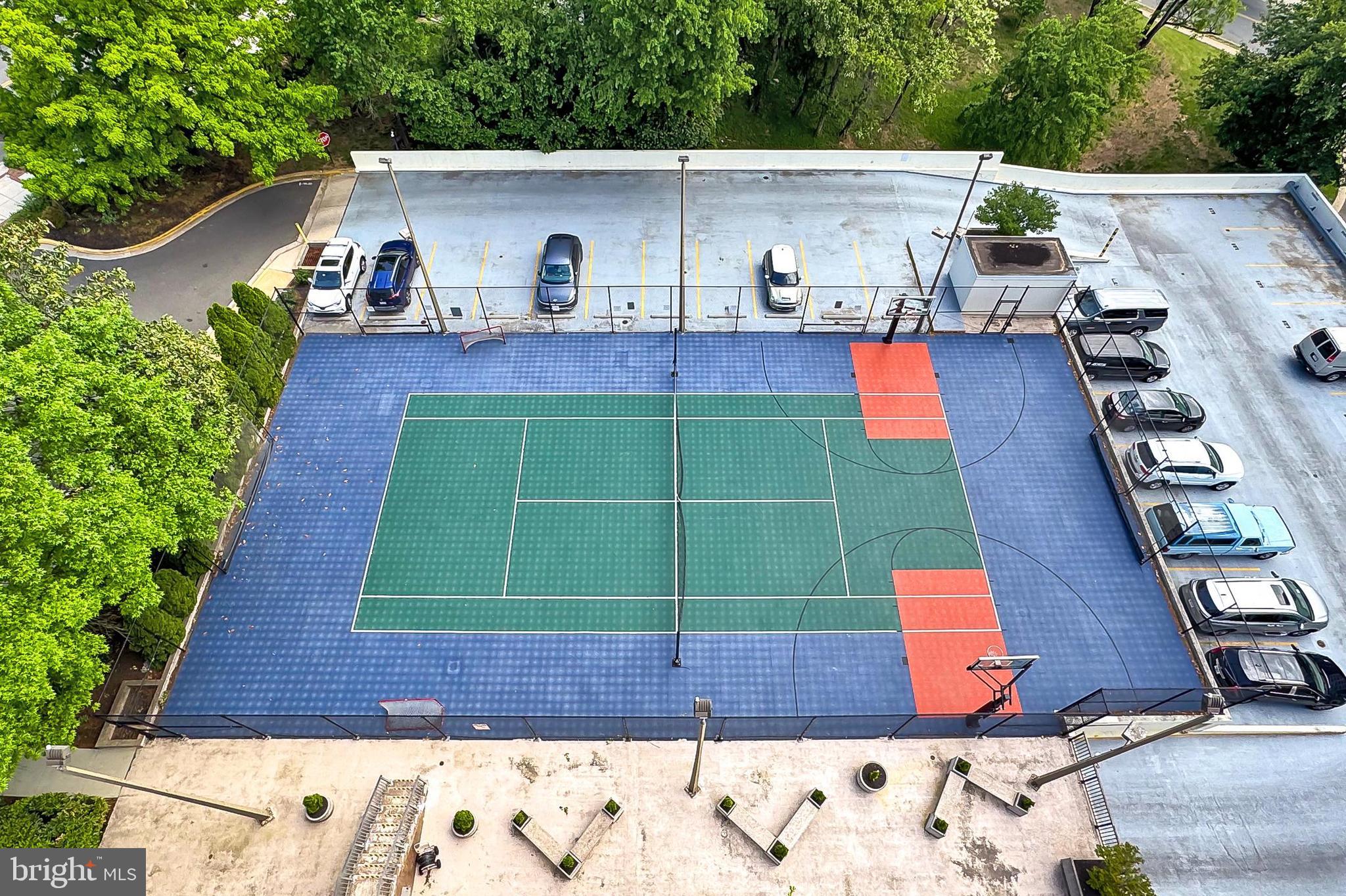 5300 Columbia Pike #902