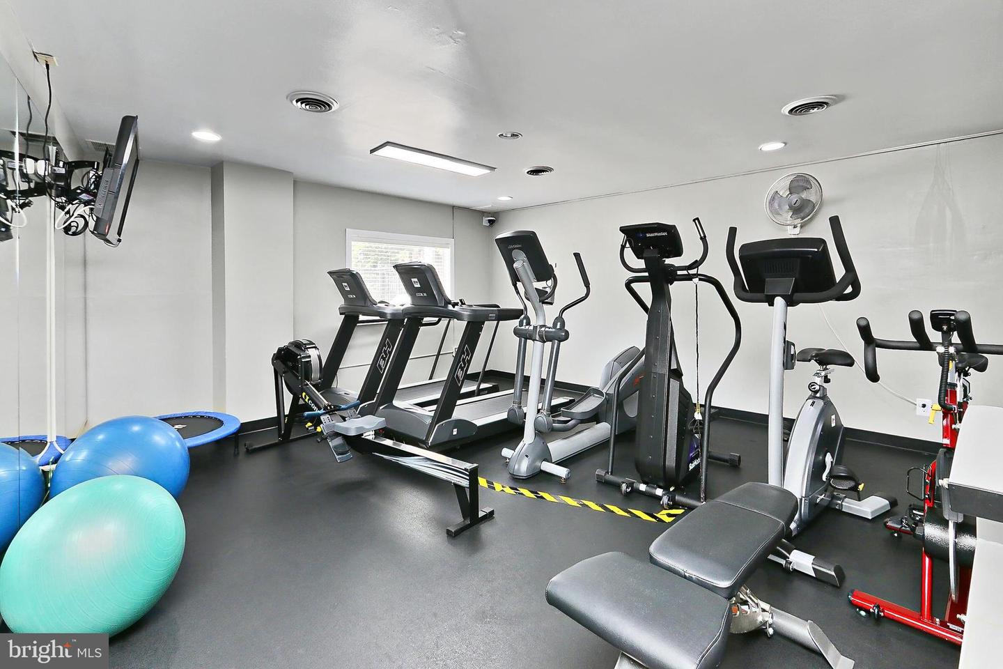 5300 Columbia Pike #902