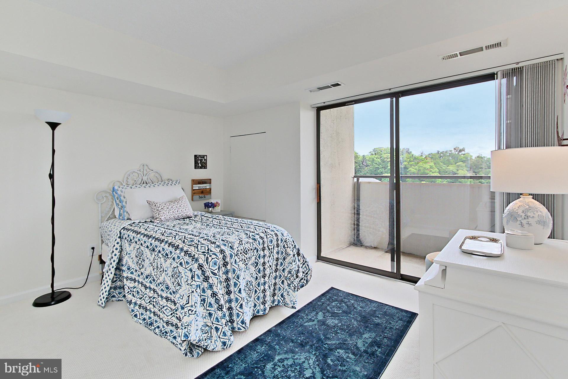 5300 Columbia Pike #902