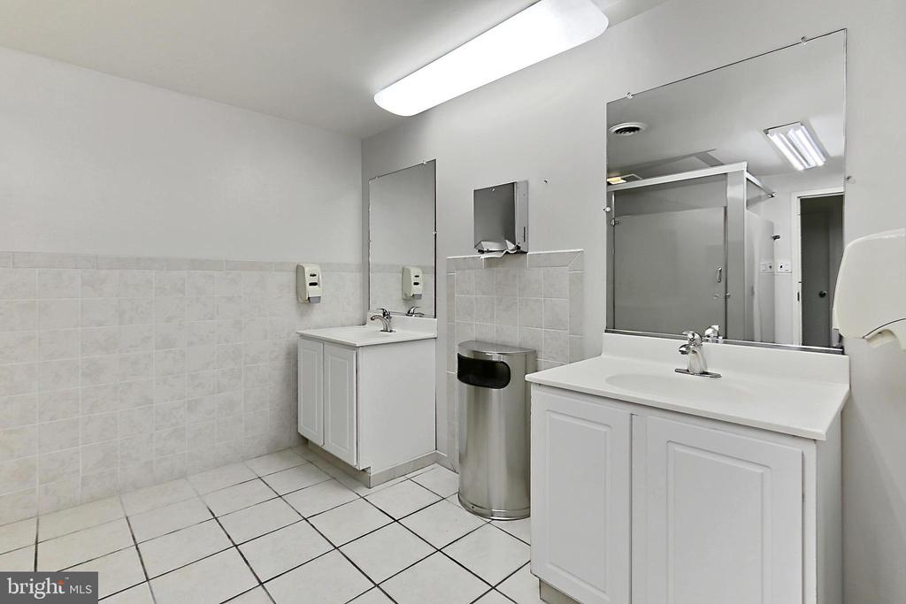 5300 Columbia Pike #902