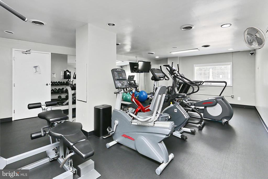 5300 Columbia Pike #902