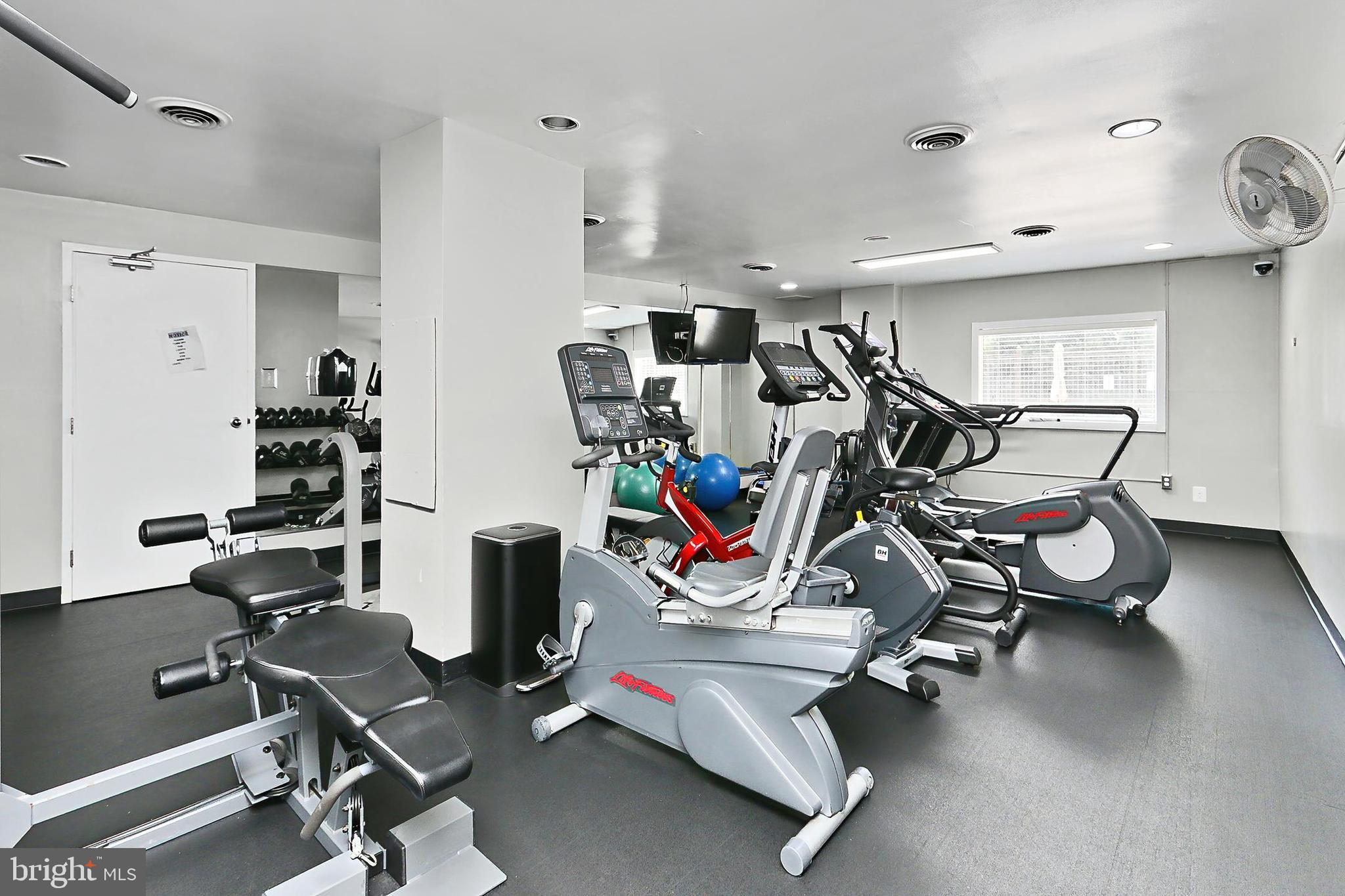 5300 Columbia Pike #902