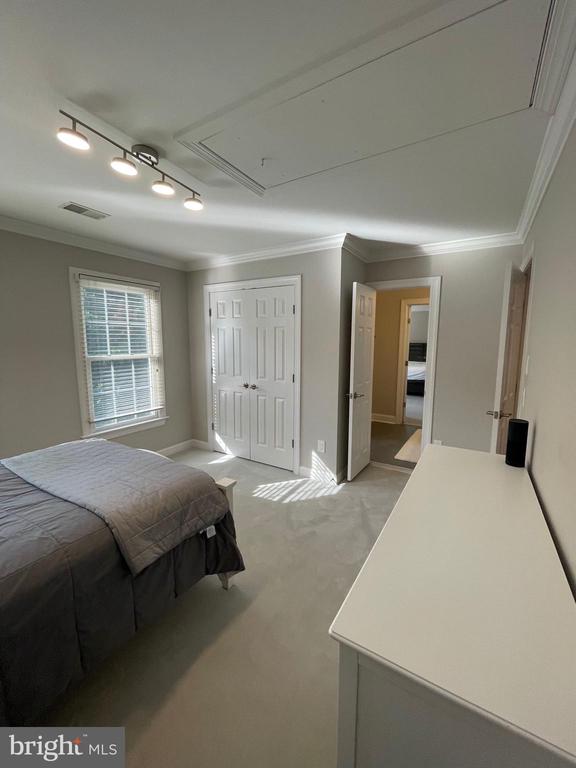 2402 Stryker Ave