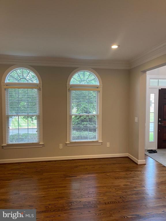 2402 Stryker Ave