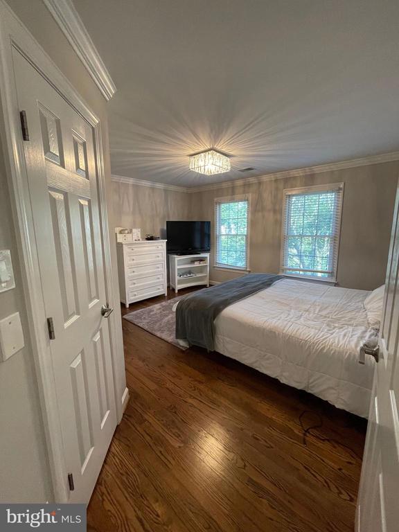 2402 Stryker Ave