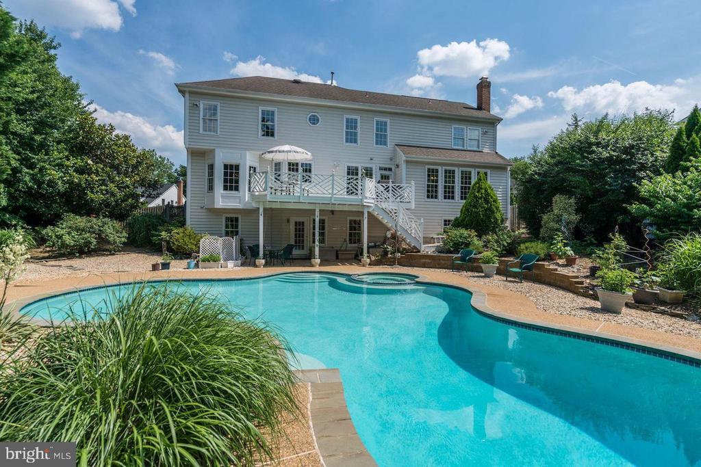 2402 Stryker Ave
