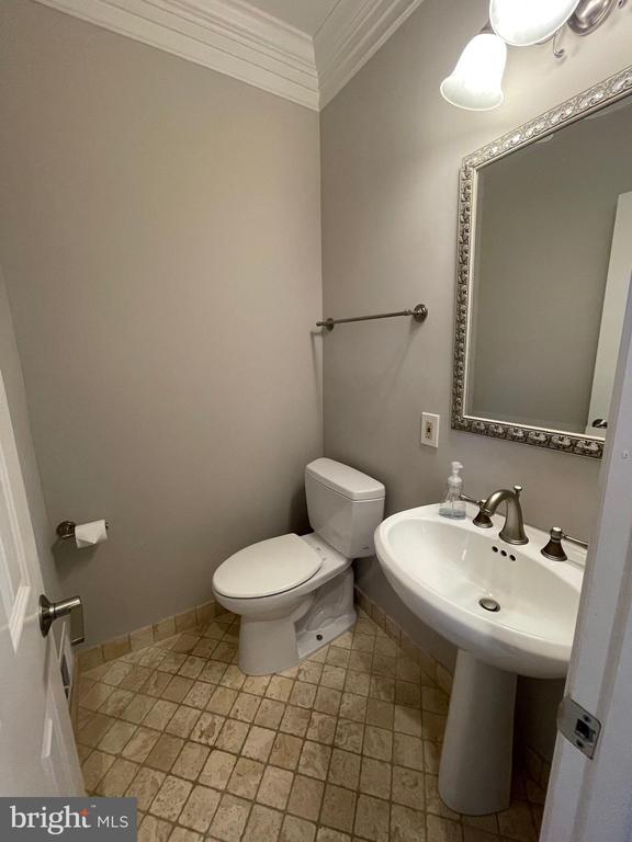 2402 Stryker Ave