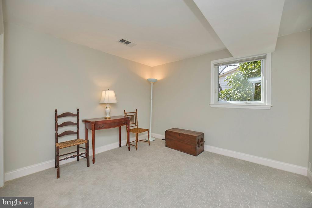 425 Blair Rd NW