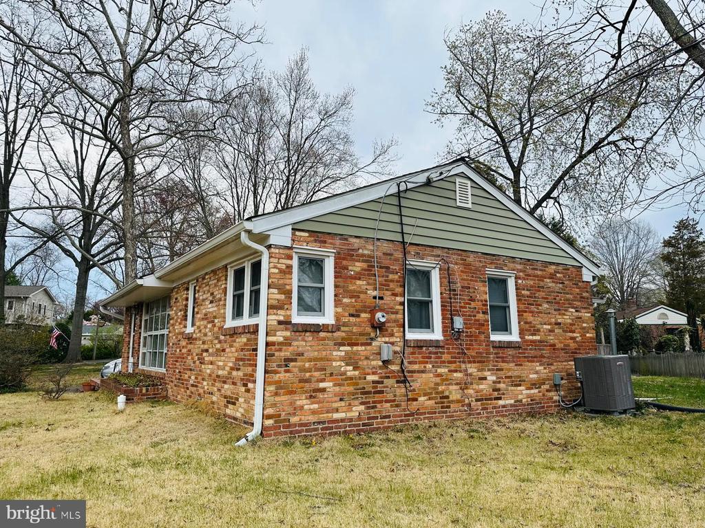 2006 Clark Pl