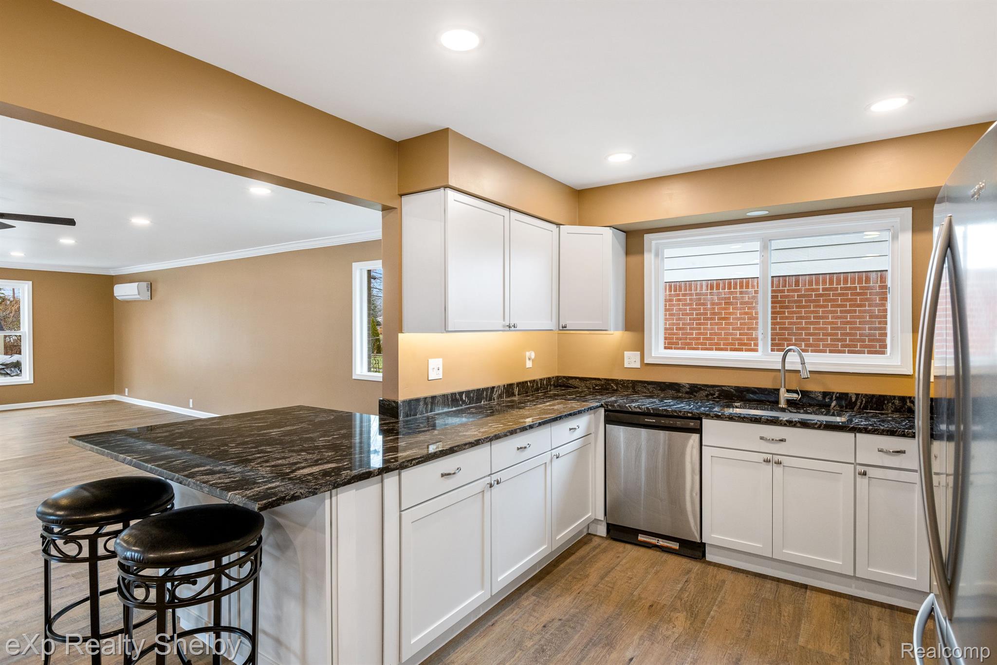 2177 ALEXANDER Drive