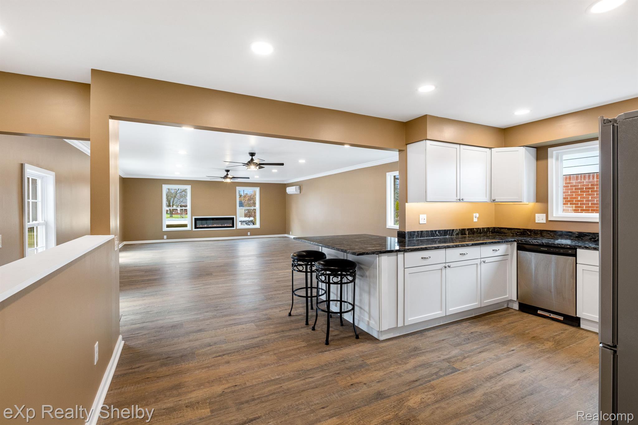 2177 ALEXANDER Drive