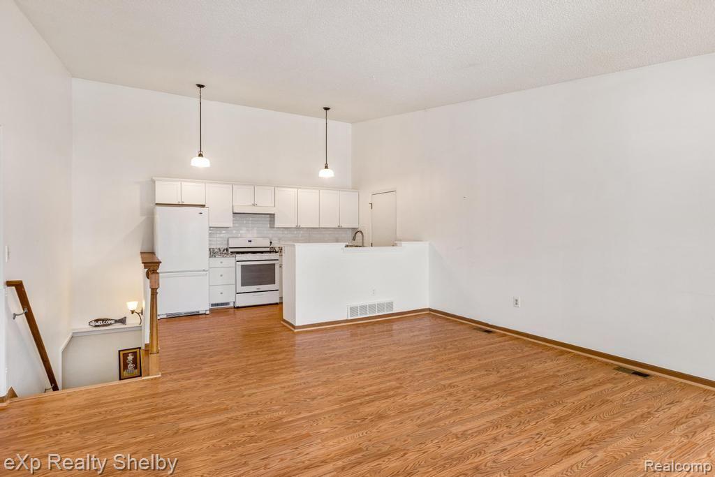 42151 OLD POND Circle