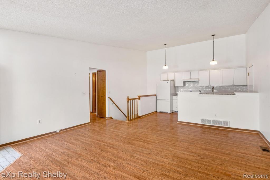 42151 OLD POND Circle