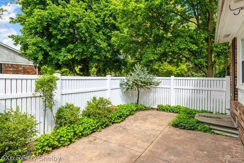 42151 OLD POND Circle