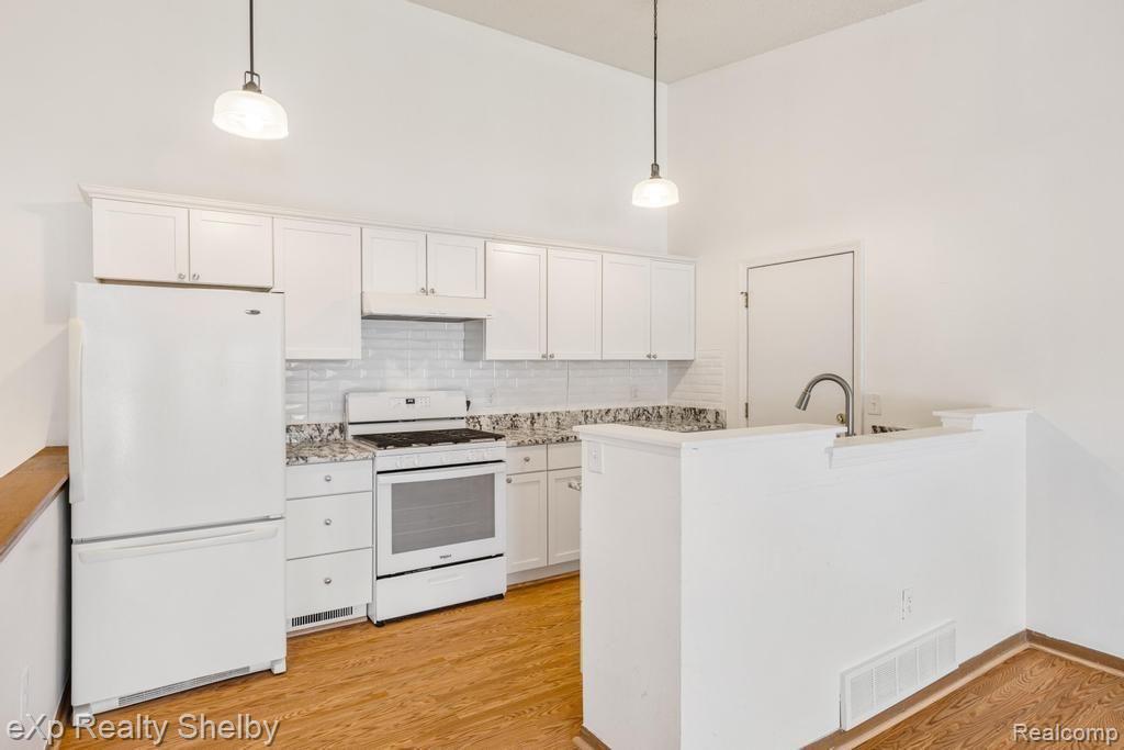 42151 OLD POND Circle