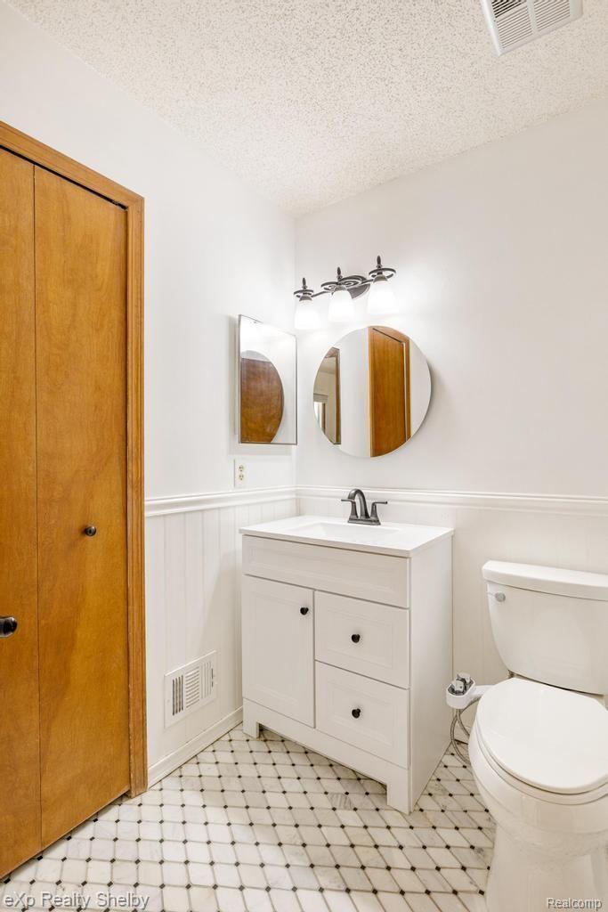 42151 OLD POND Circle