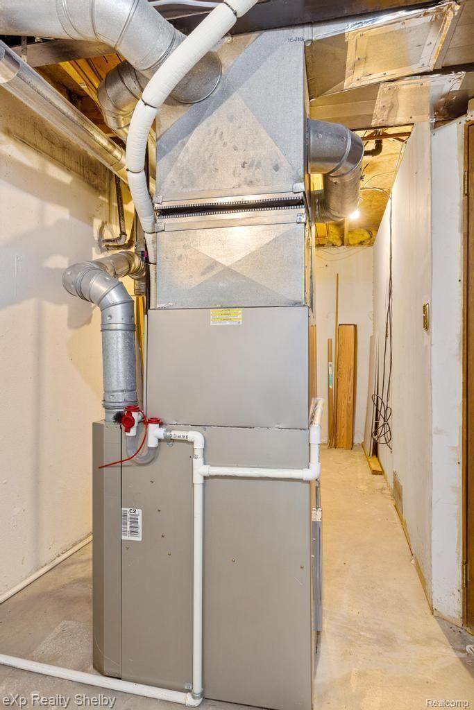 42151 OLD POND Circle