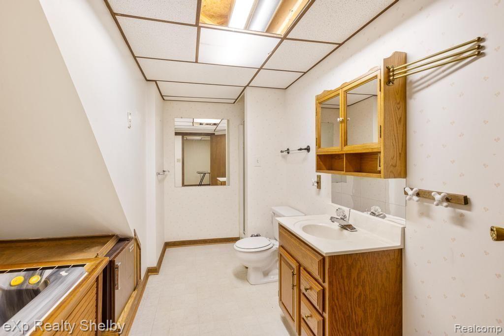 42151 OLD POND Circle