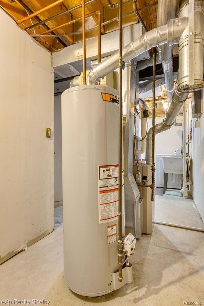 42151 OLD POND Circle