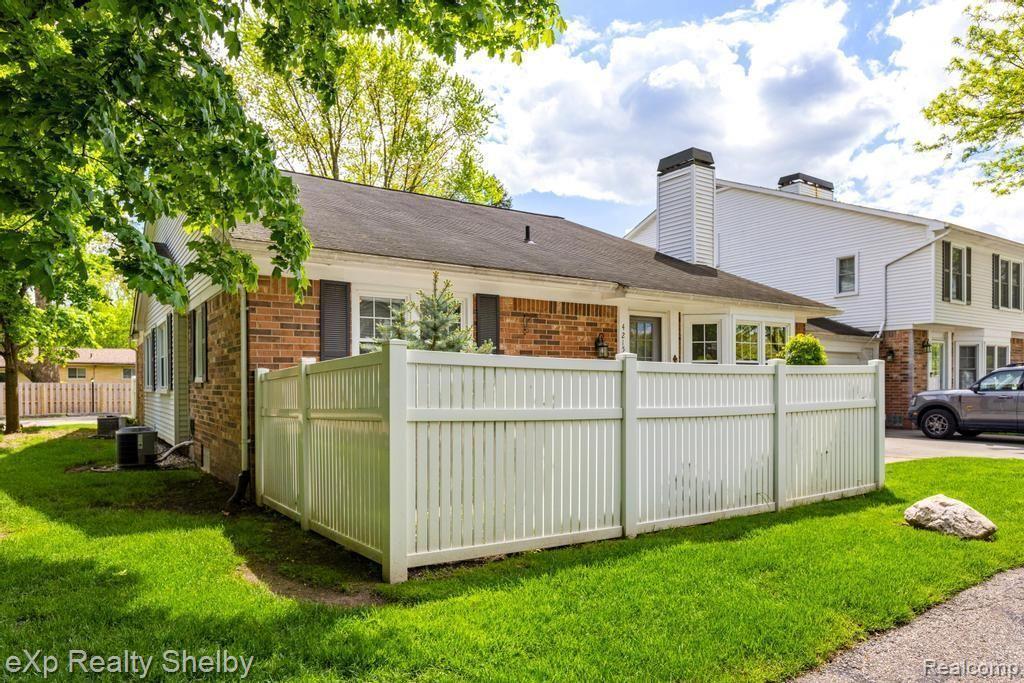 42151 OLD POND Circle