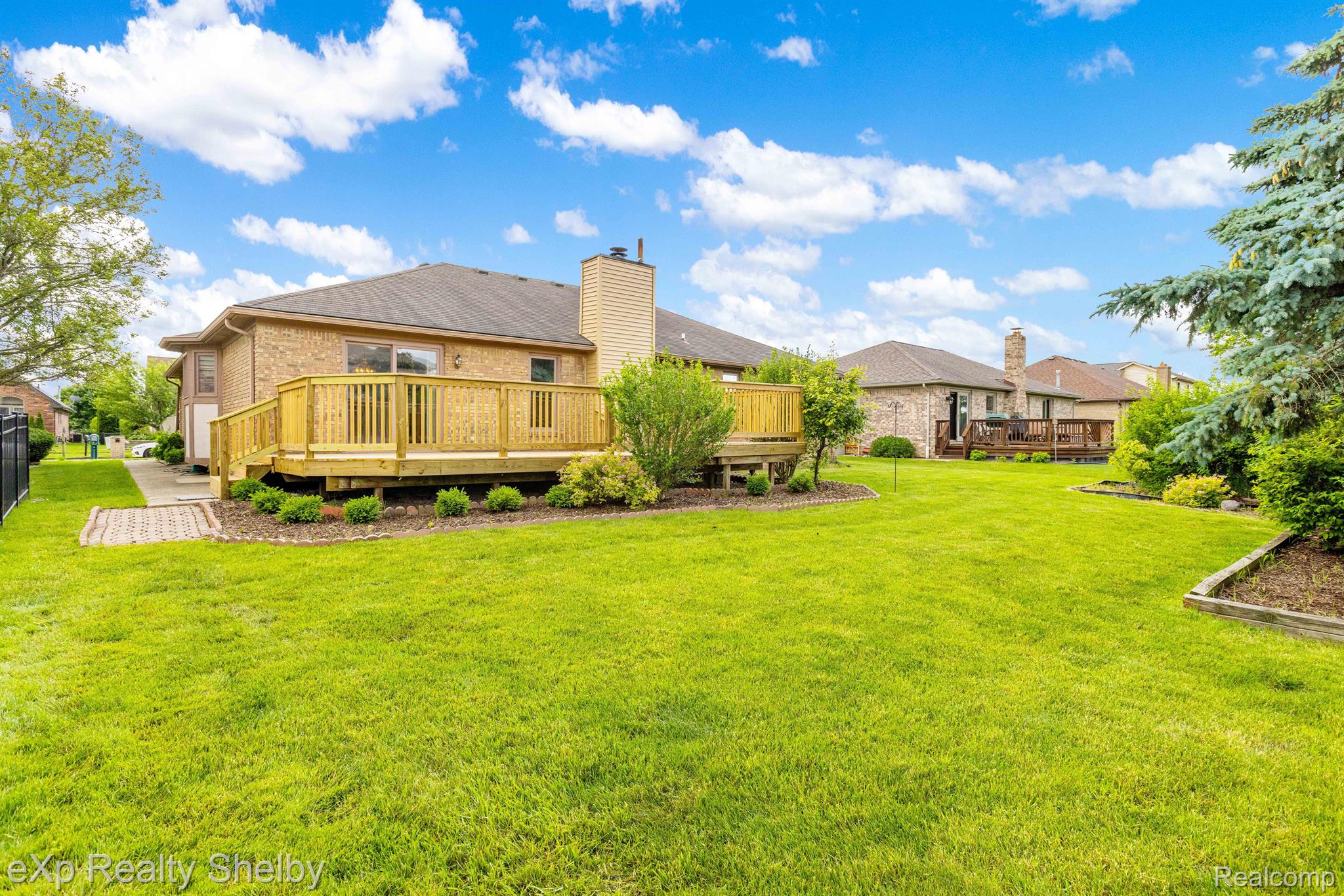 15755 CUSTER Drive