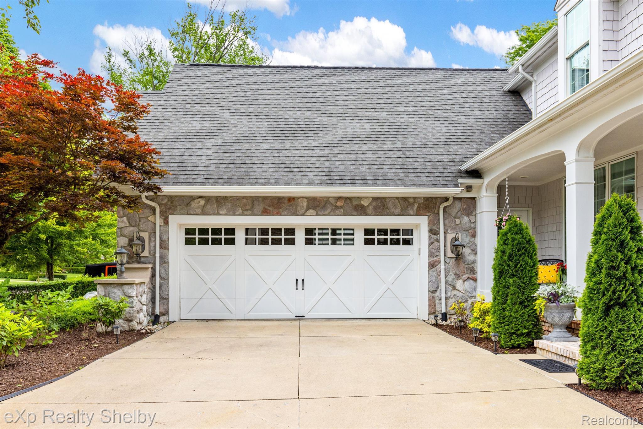 1008 KENSINGTON Avenue