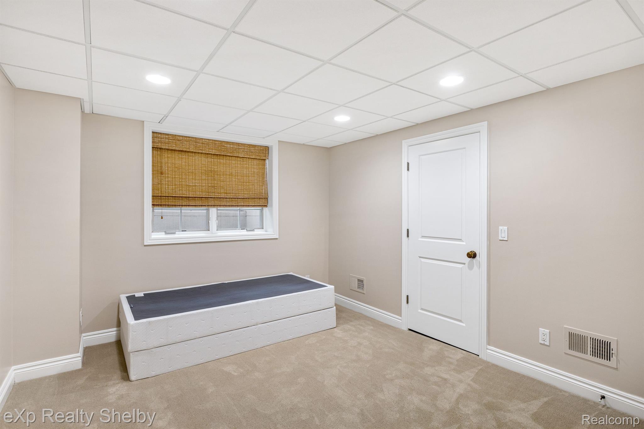 1008 KENSINGTON Avenue