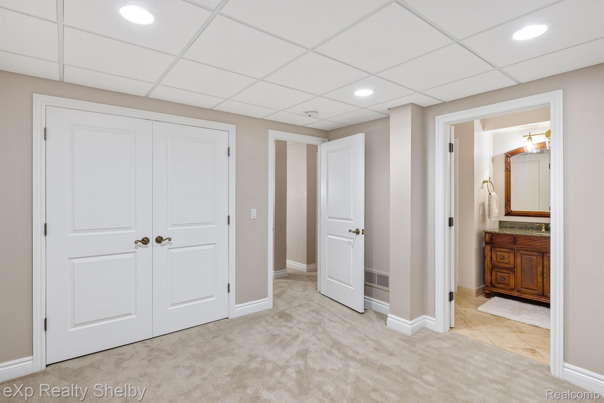 1008 KENSINGTON Avenue