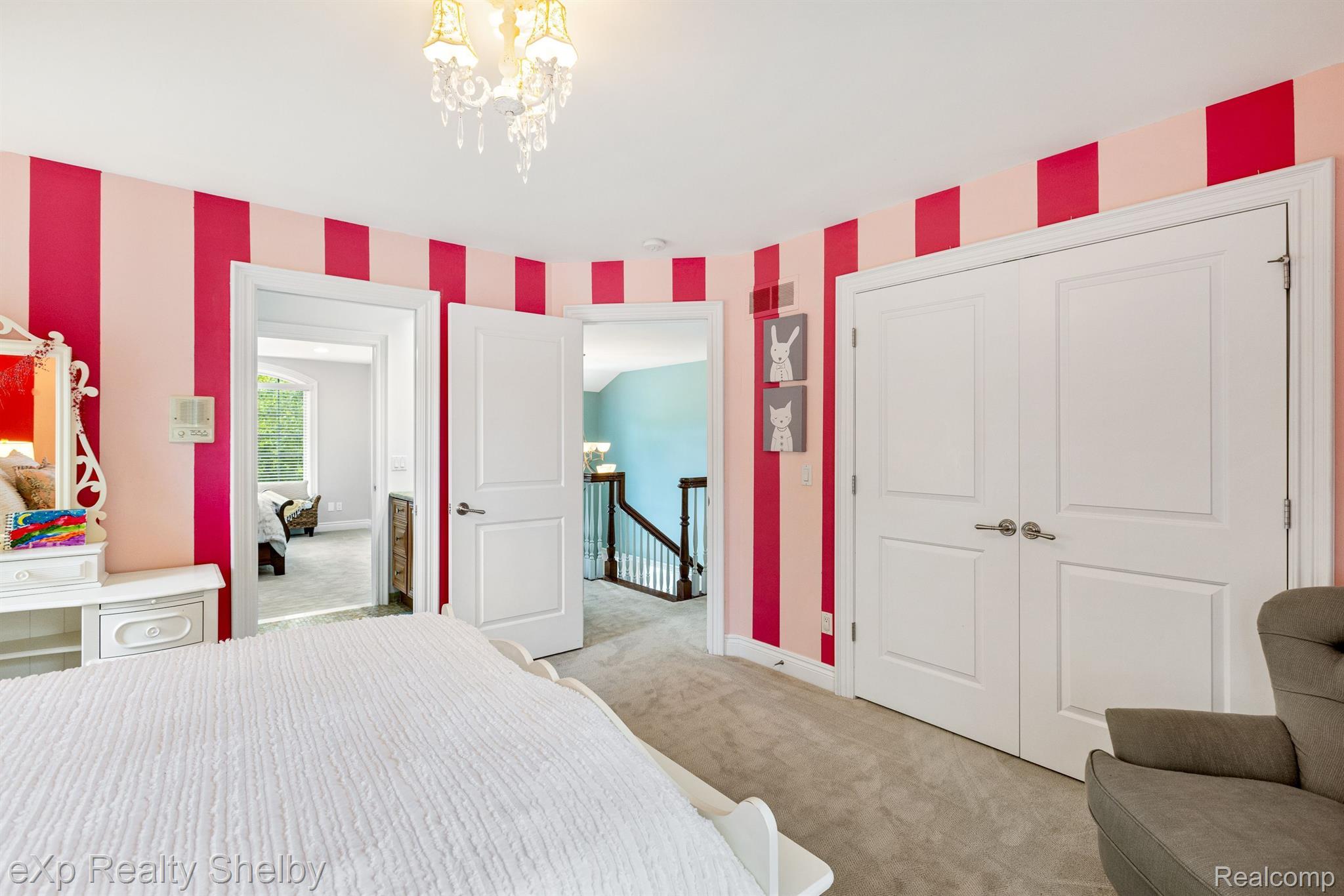 1008 KENSINGTON Avenue