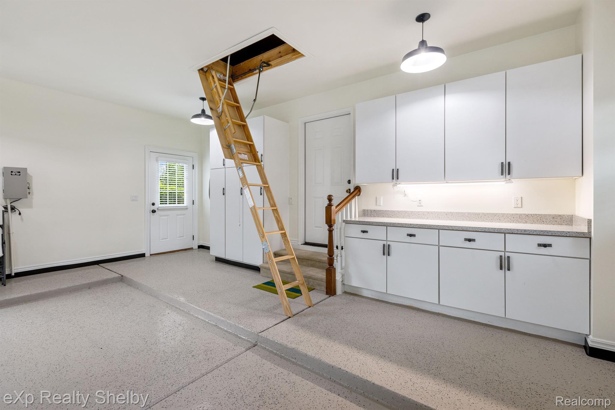 1008 KENSINGTON Avenue