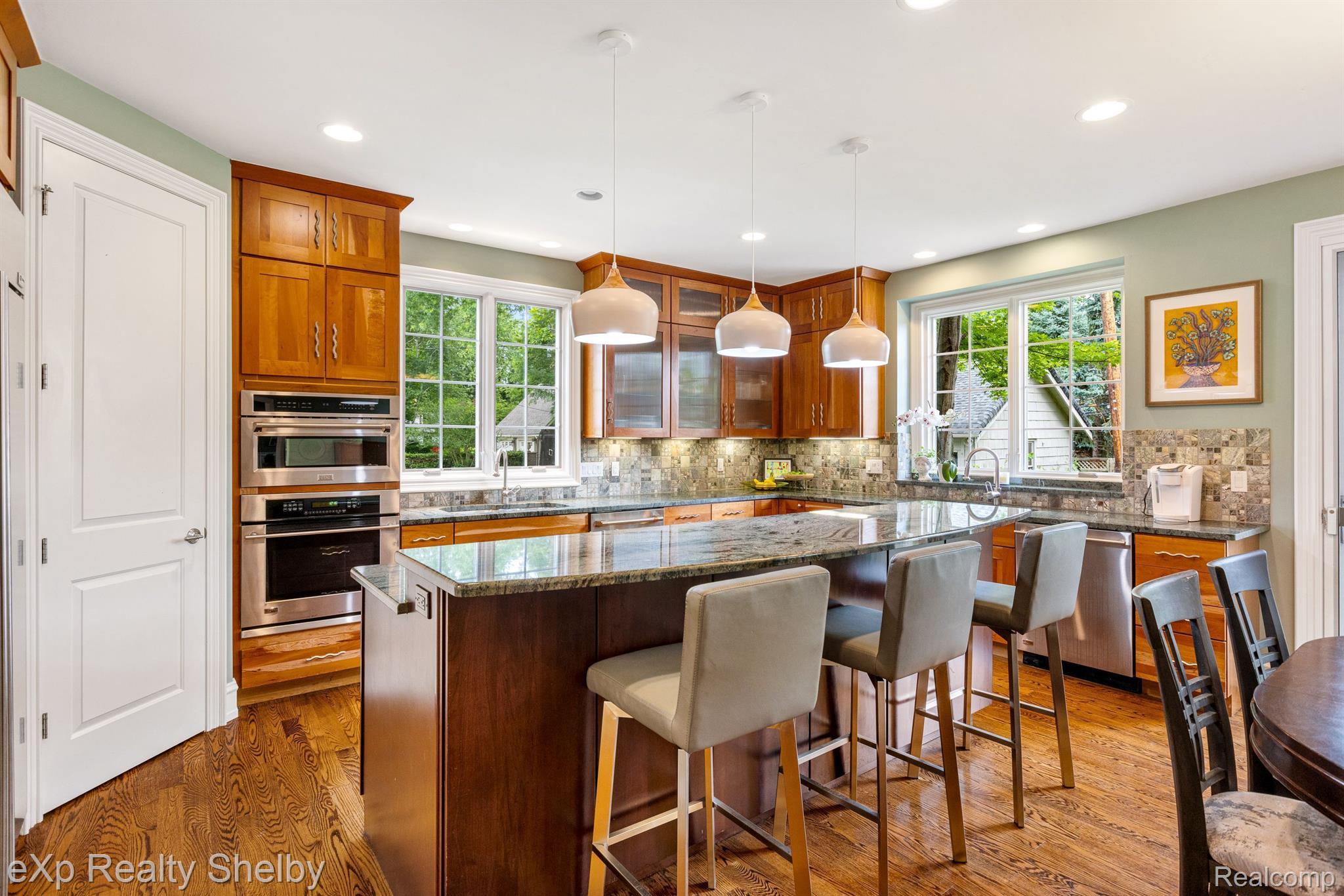 1008 KENSINGTON Avenue