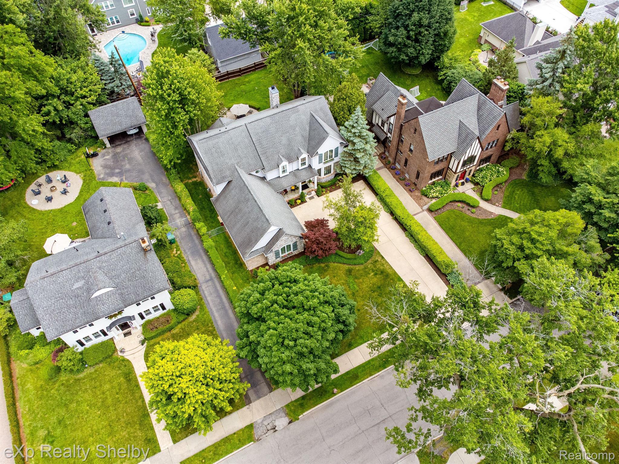 1008 KENSINGTON Avenue