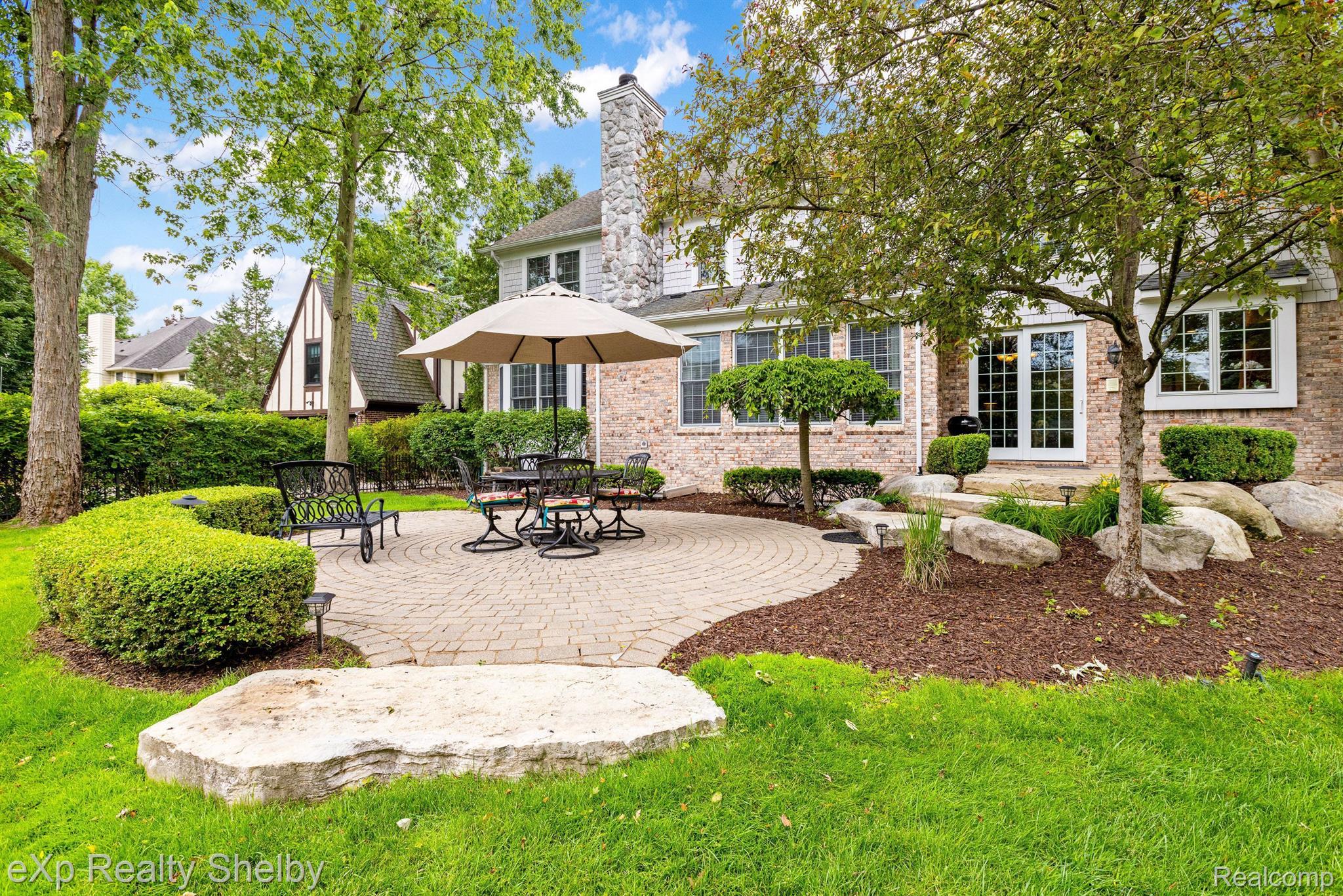 1008 KENSINGTON Avenue