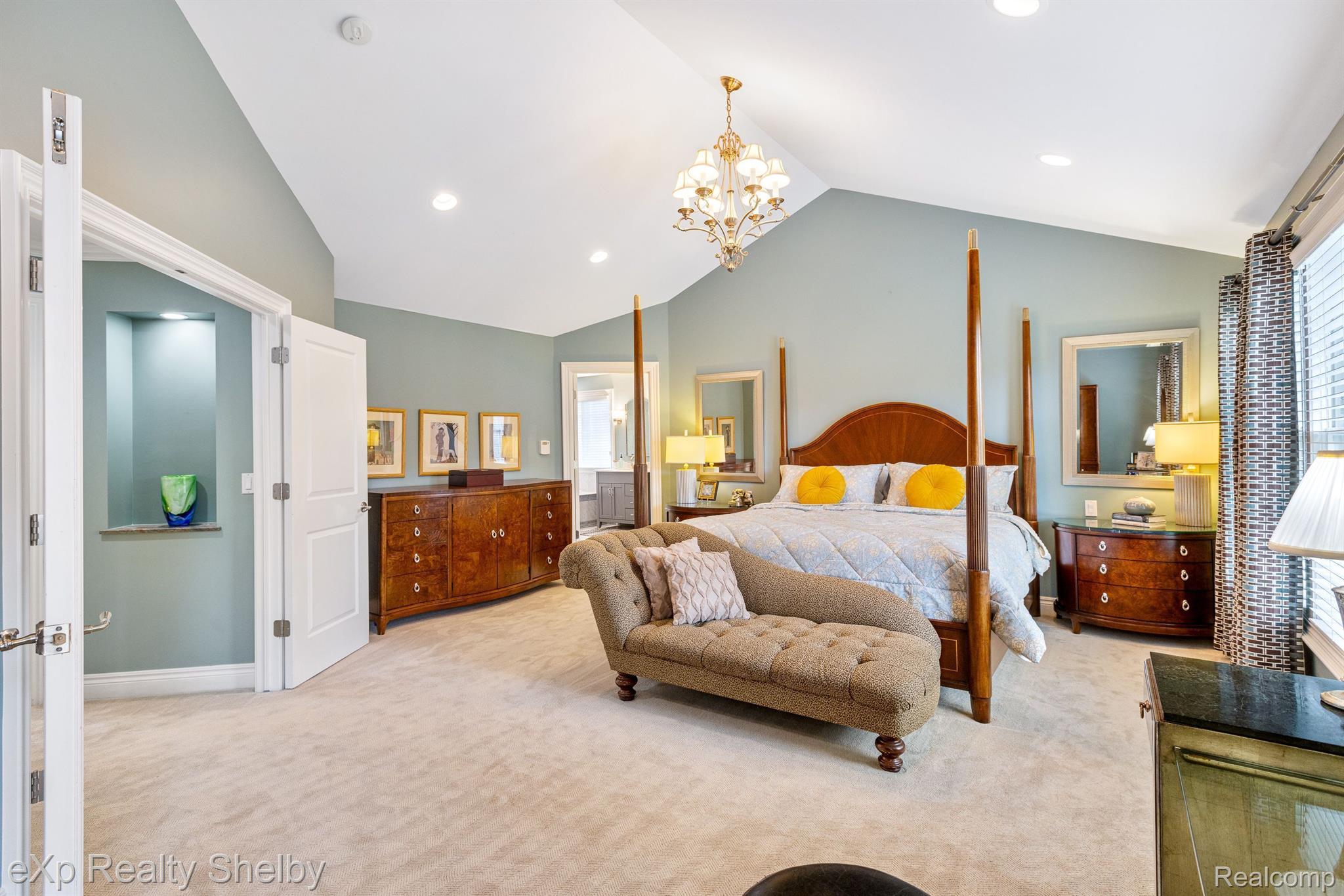 1008 KENSINGTON Avenue