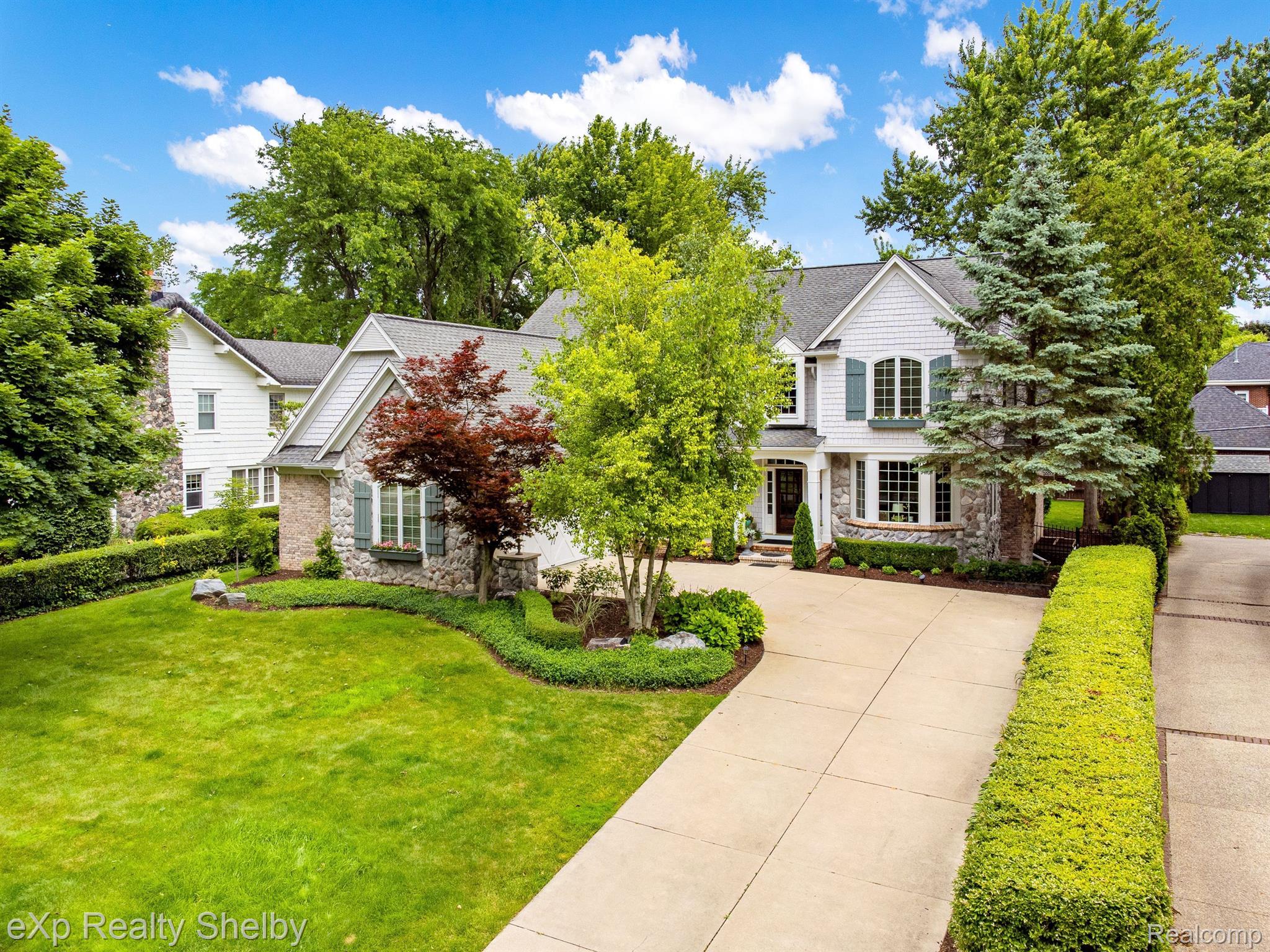 1008 KENSINGTON Avenue