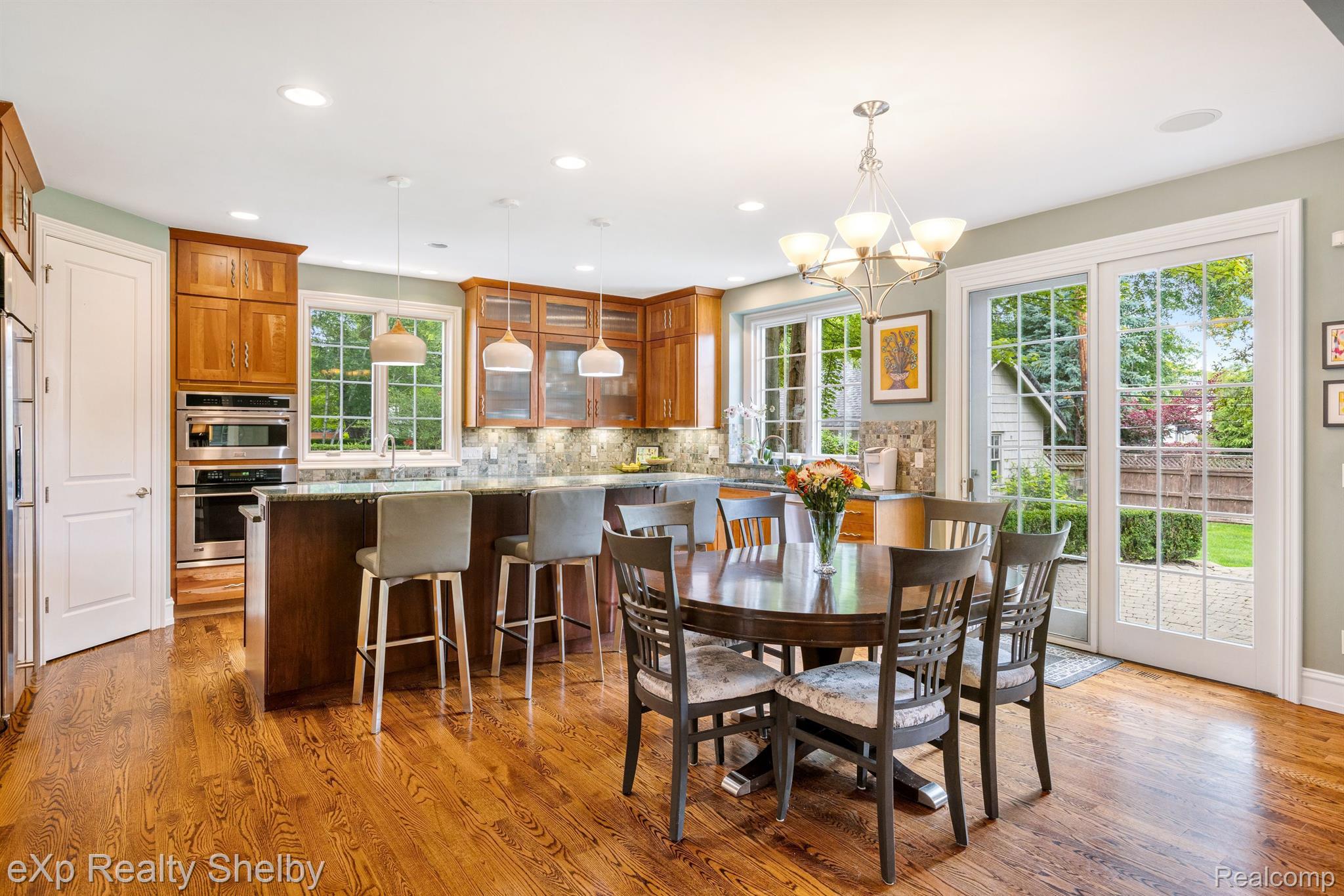 1008 KENSINGTON Avenue