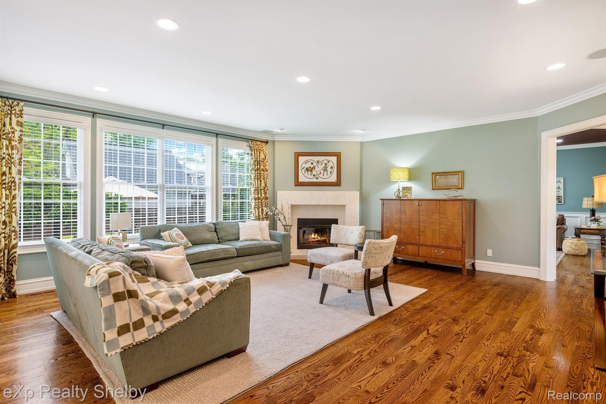 1008 KENSINGTON Avenue