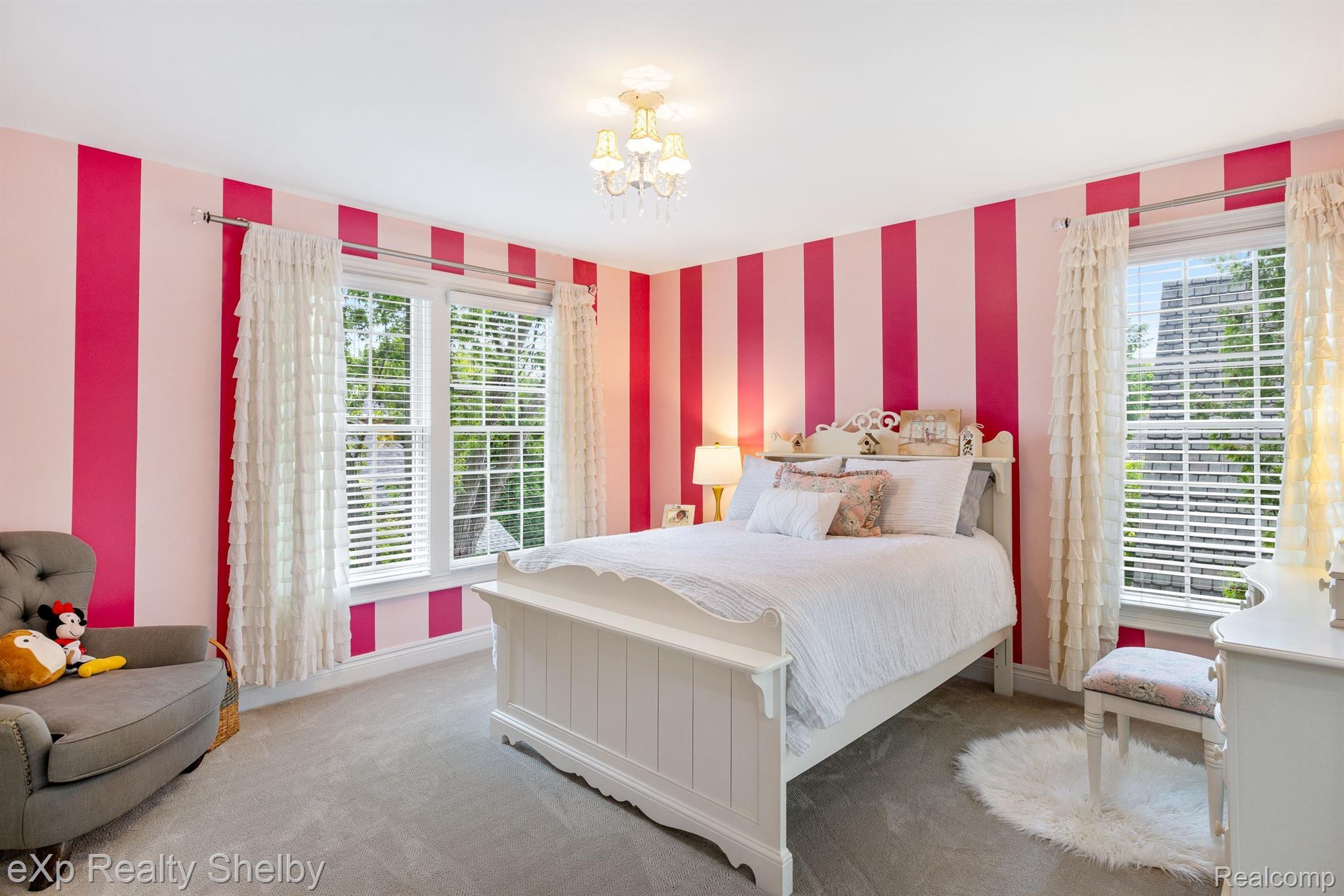 1008 KENSINGTON Avenue