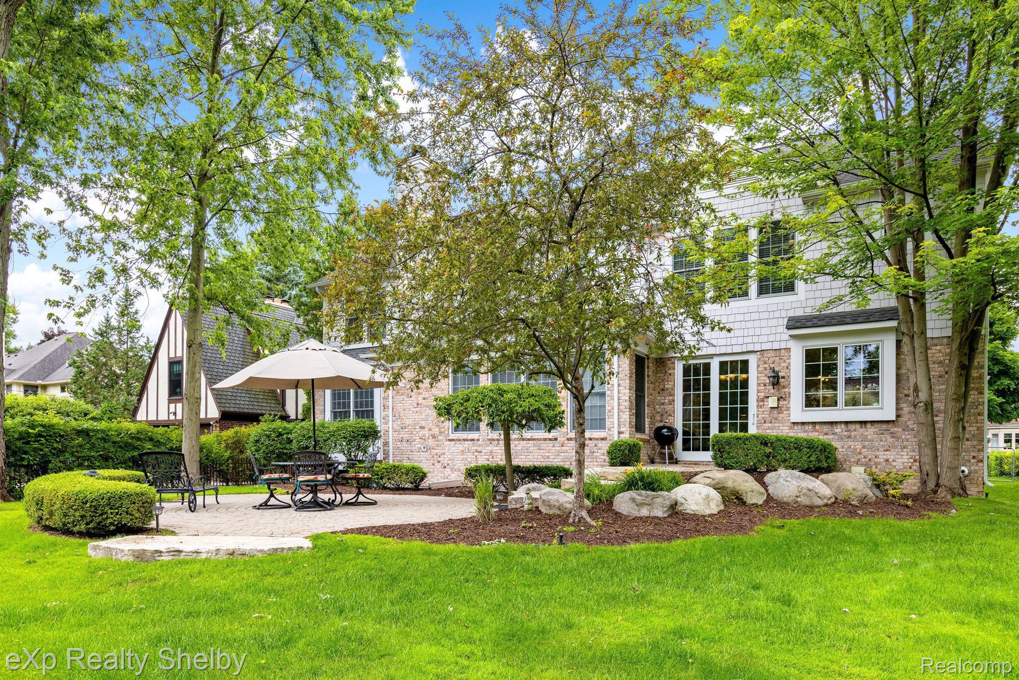 1008 KENSINGTON Avenue