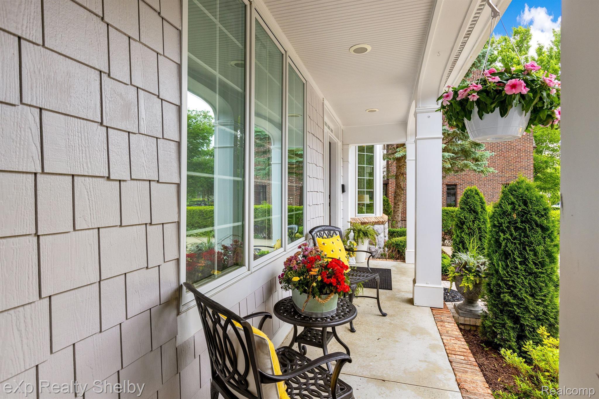 1008 KENSINGTON Avenue