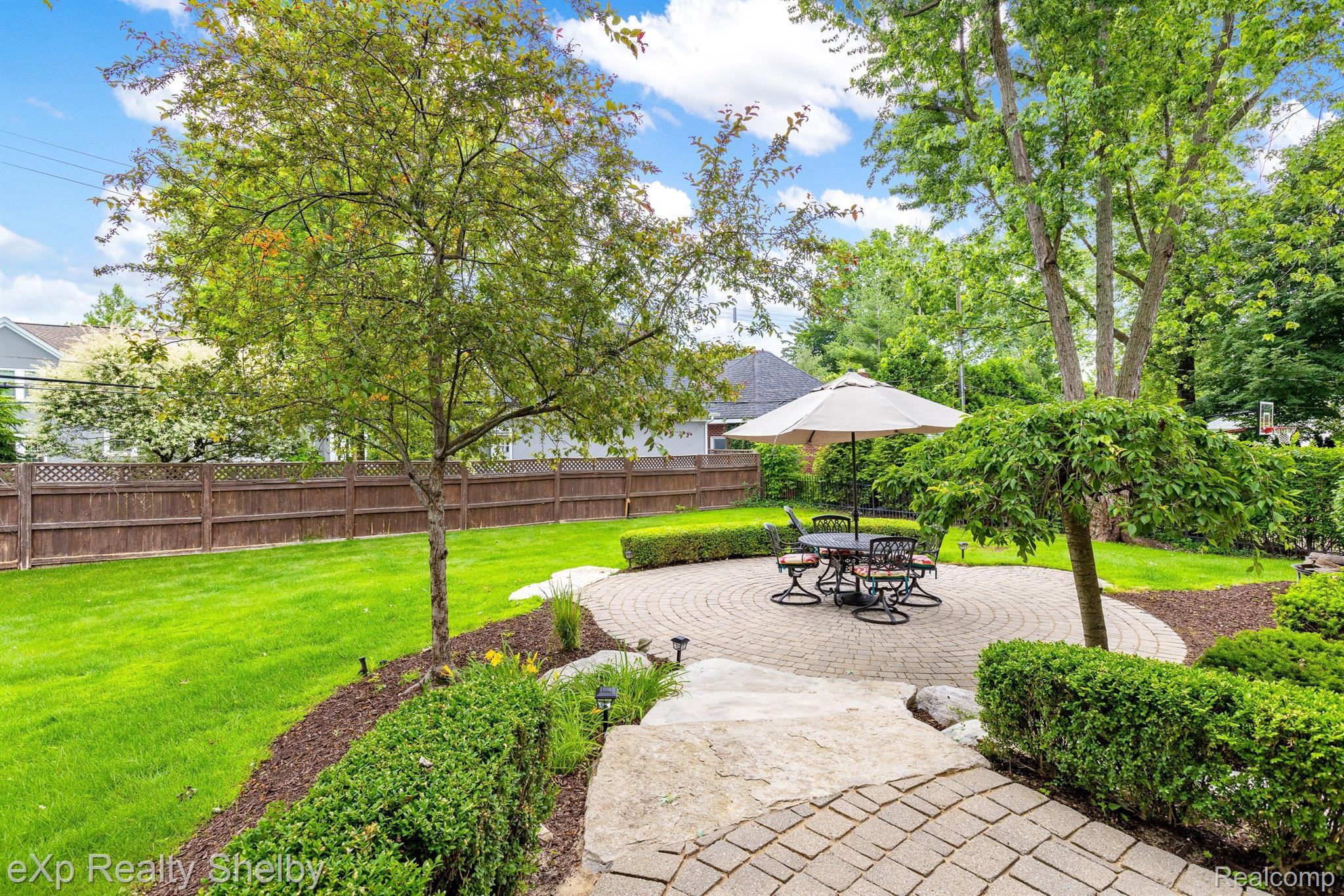 1008 KENSINGTON Avenue