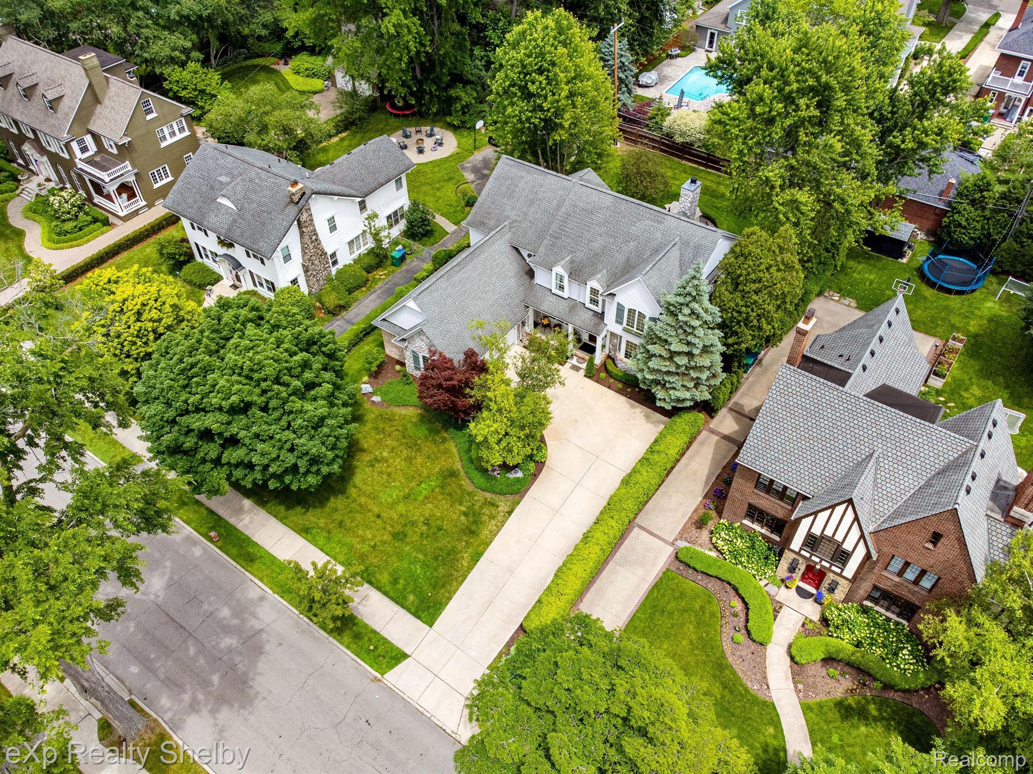 1008 KENSINGTON Avenue